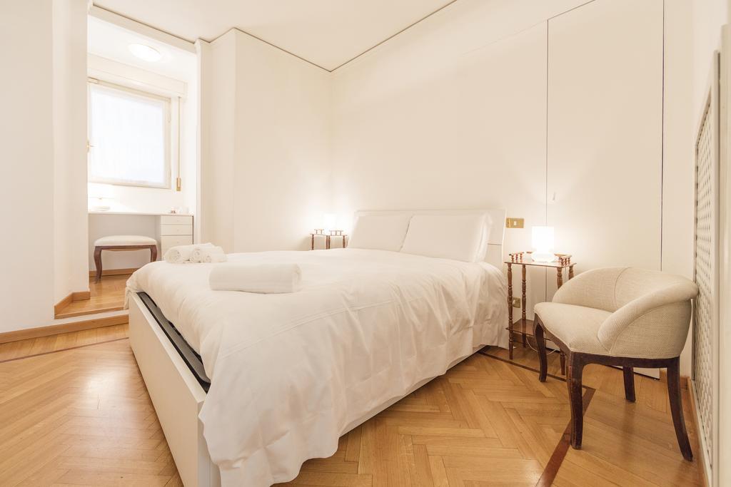 Heart Milan Apartments Duomo Castello Room photo